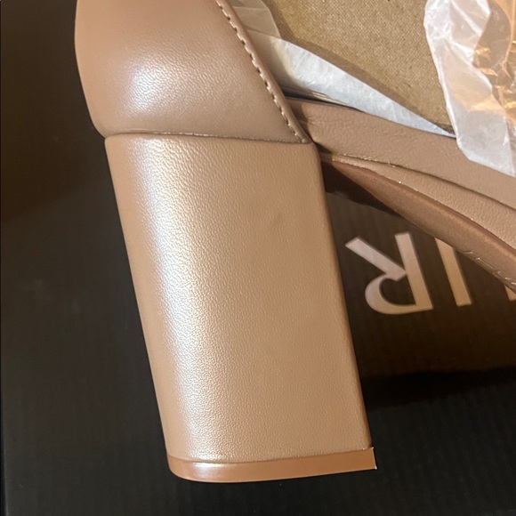 Naturalizer Elegant Tan Block Heel Sandals - Picture 4 of 7